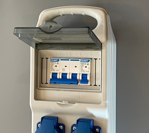 Rozdzielnica Przenośna 2×230 V + 2×32 A
