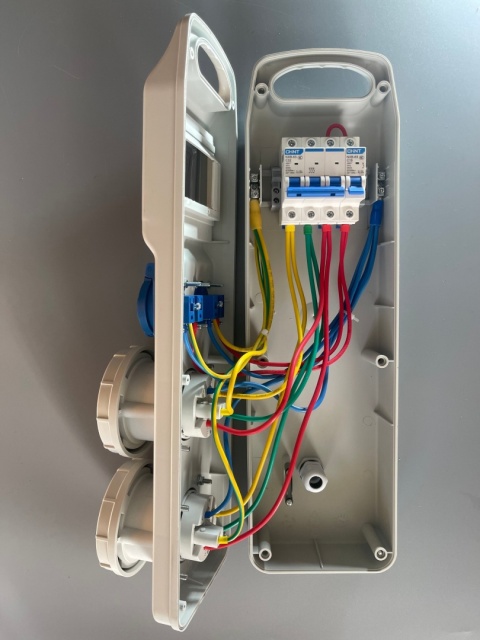 Rozdzielnica Przenośna 2×230 V + 2×32 A